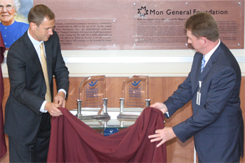 Mon General celebrates Patient Experience Award and Endoscopy Center opening